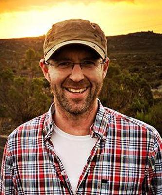 &copy; Markus Niederreiter ist seit über 20 Jahren Trainer für Kommunikation, kreativer Kopf und Manager. Als Autor, Produzent und Startup-Unternehmer ist auch er auf dem Weg, um sein Potential voll auszuschöpfen. In den vergangenen Jahren hat er zahlreiche Methoden, Techniken und Ansätze ausprobiert, um seine Ziele zu erreichen.  Lassen Sie sich von seinen Praxistipps und seiner motivierenden Art begeistern!